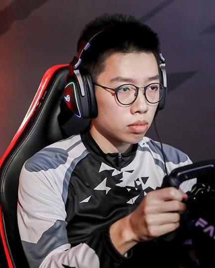 唐天宇 絲襪,時尚與誘惑的完美融合