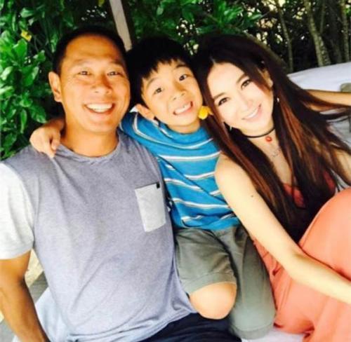 溫碧霞老公多大了